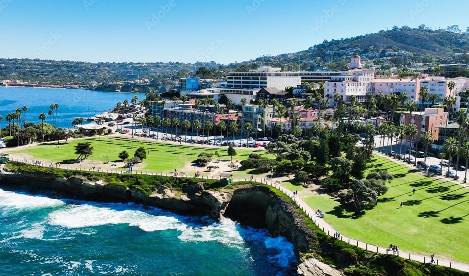 La Jolla Village with lush grounds-seaside walking path-hotel-la-valencia-fine-dining