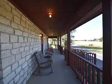 5261 S US Hwy 281