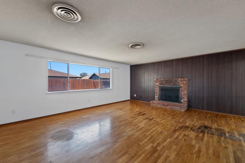 2107 Chanticleer Ave