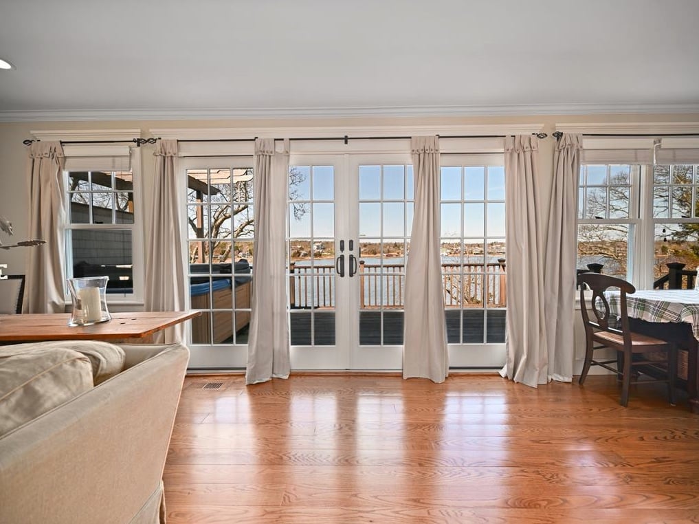 114 Hines Point