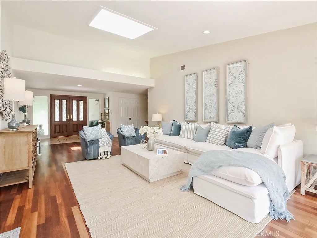4 Bridlewood Cir