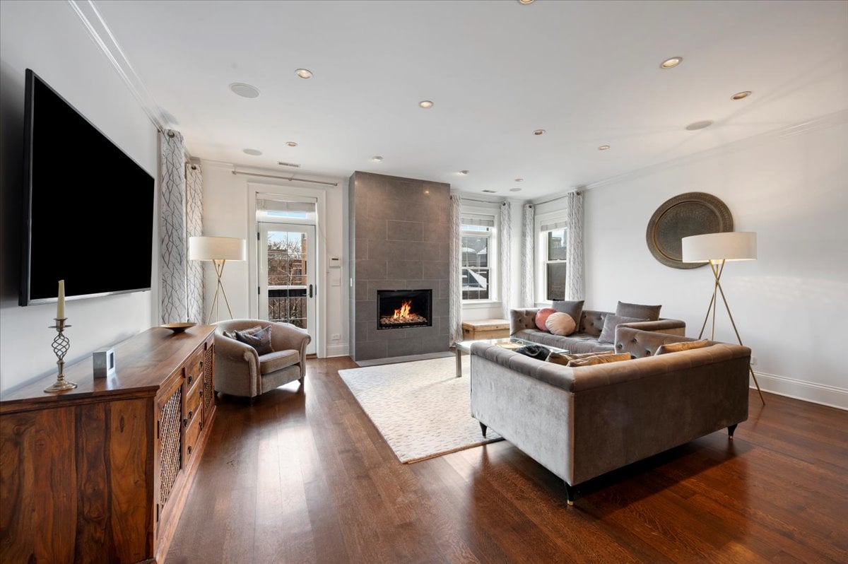 1821 N Larrabee Unit 2