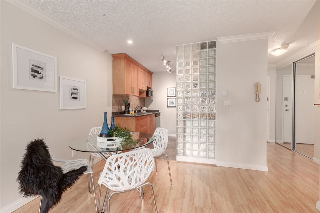 2033 W 7th Ave, #202