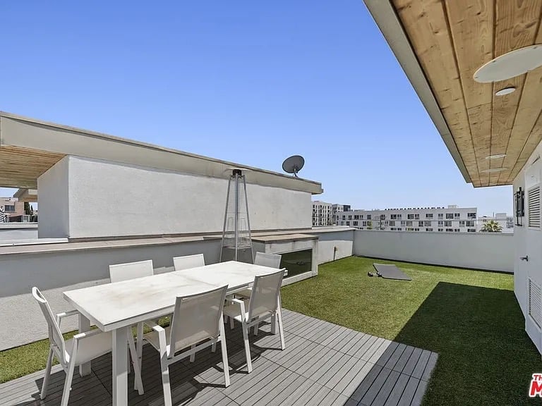 Hollywood Townhome $1.35M 