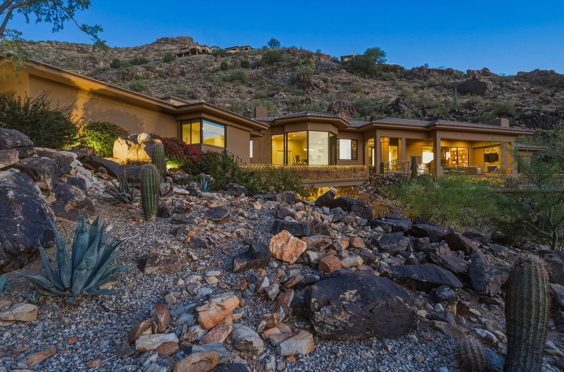 5411 E ROADRUNNER Road