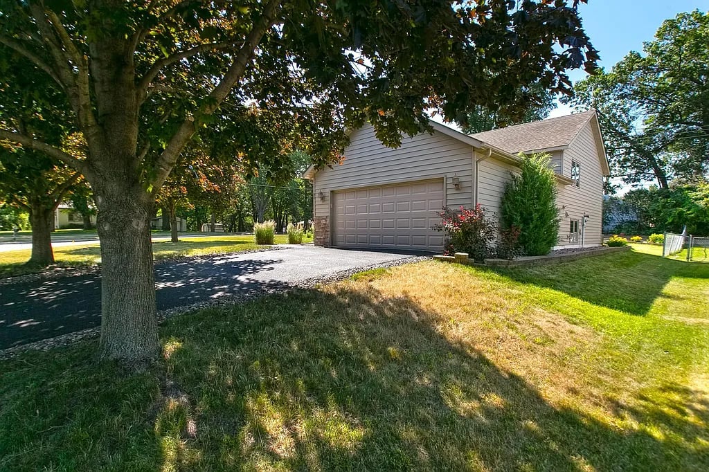 96 Maple Ln