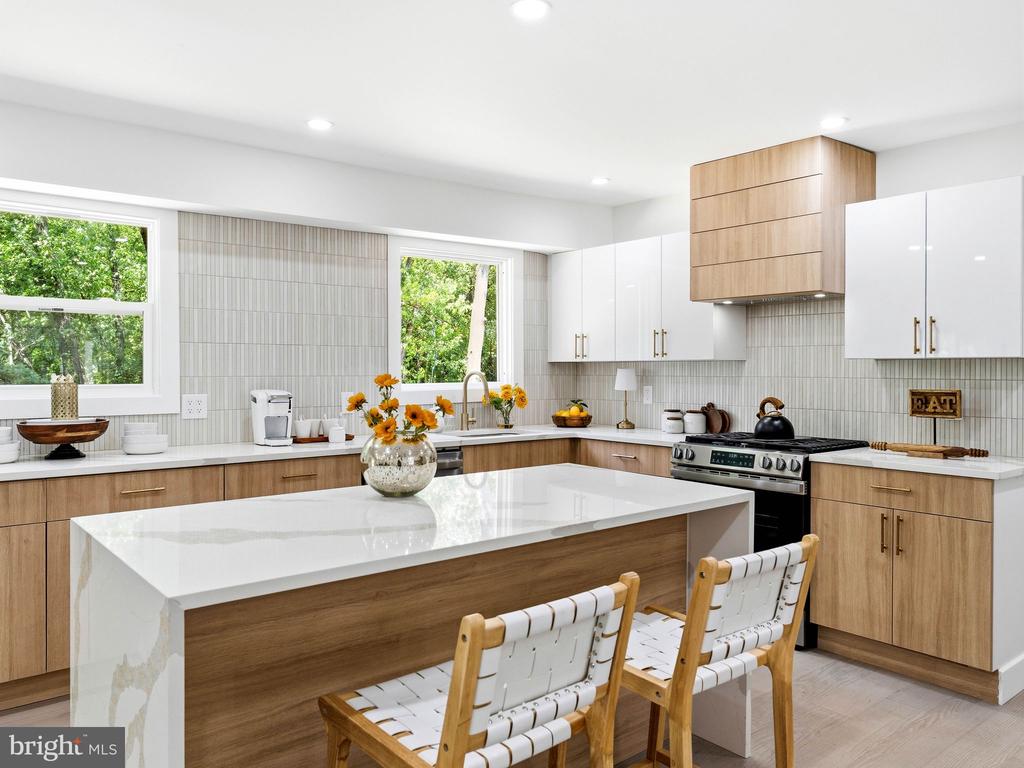 25 Mindy Drive, Moorestown, NJ 08057