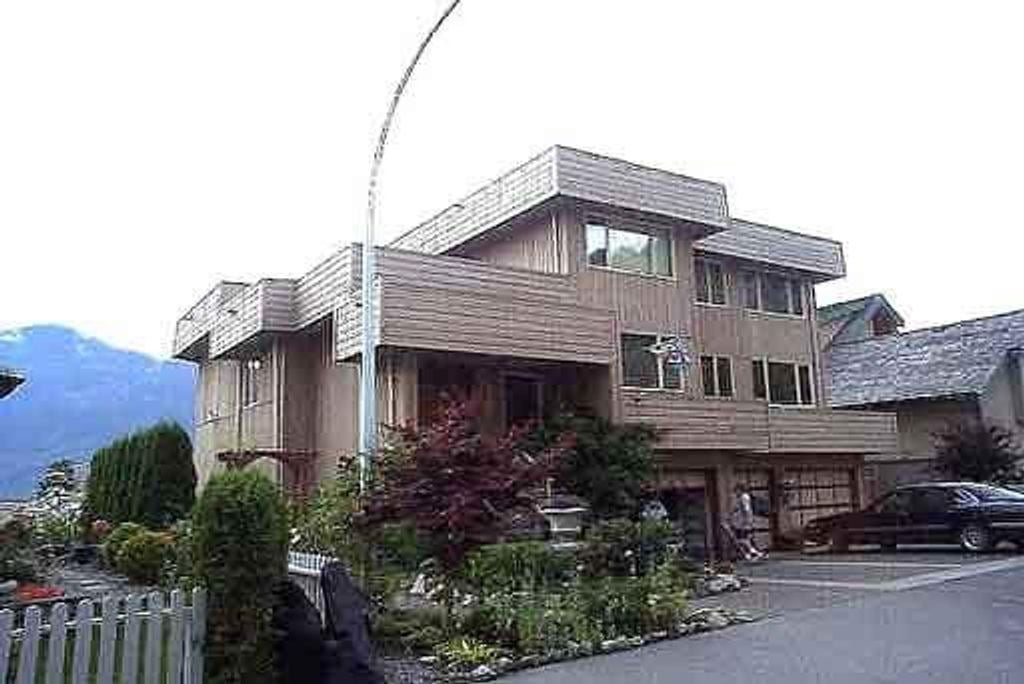 2005 Cliffside Ln