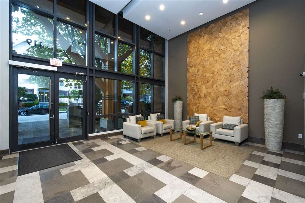 119 W 22nd St, #222