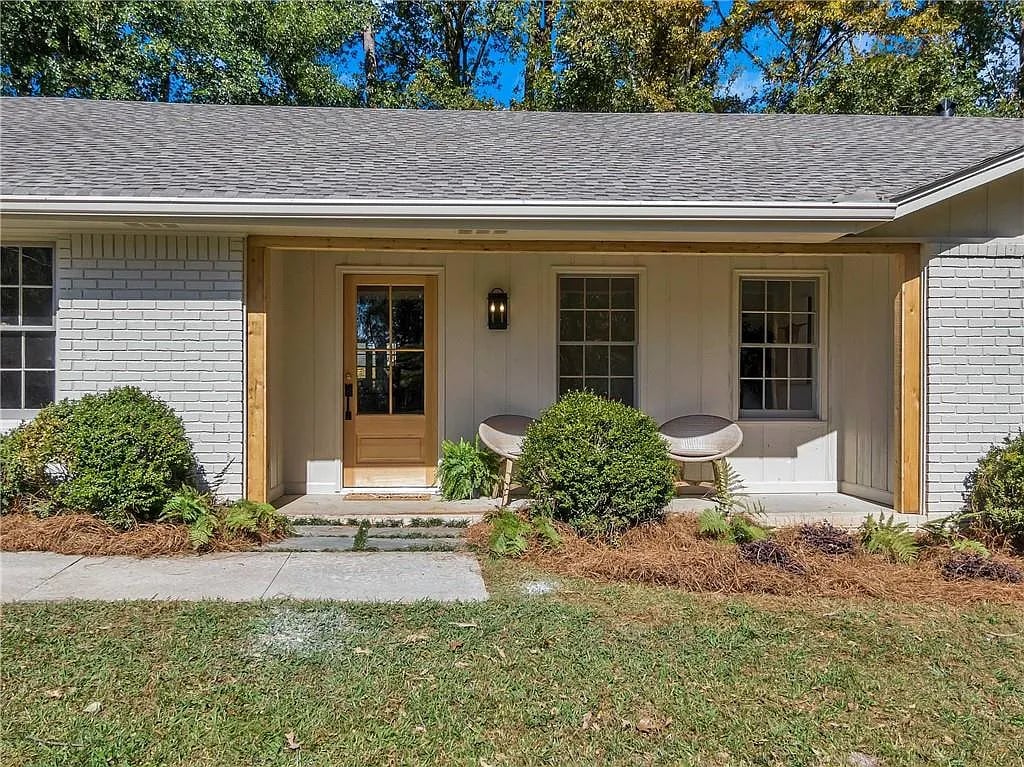 615 Lake Charles Way