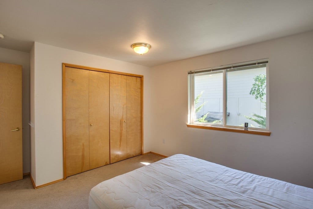 325 W Emerson