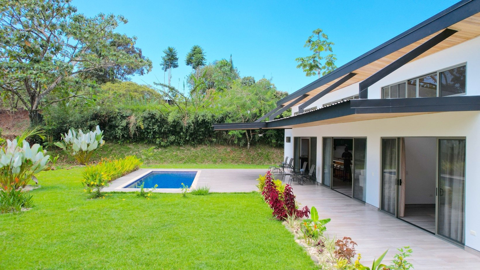 Modern 3-Bedroom Home with Pool in Gated Community, Ojochal, Costa Rica
