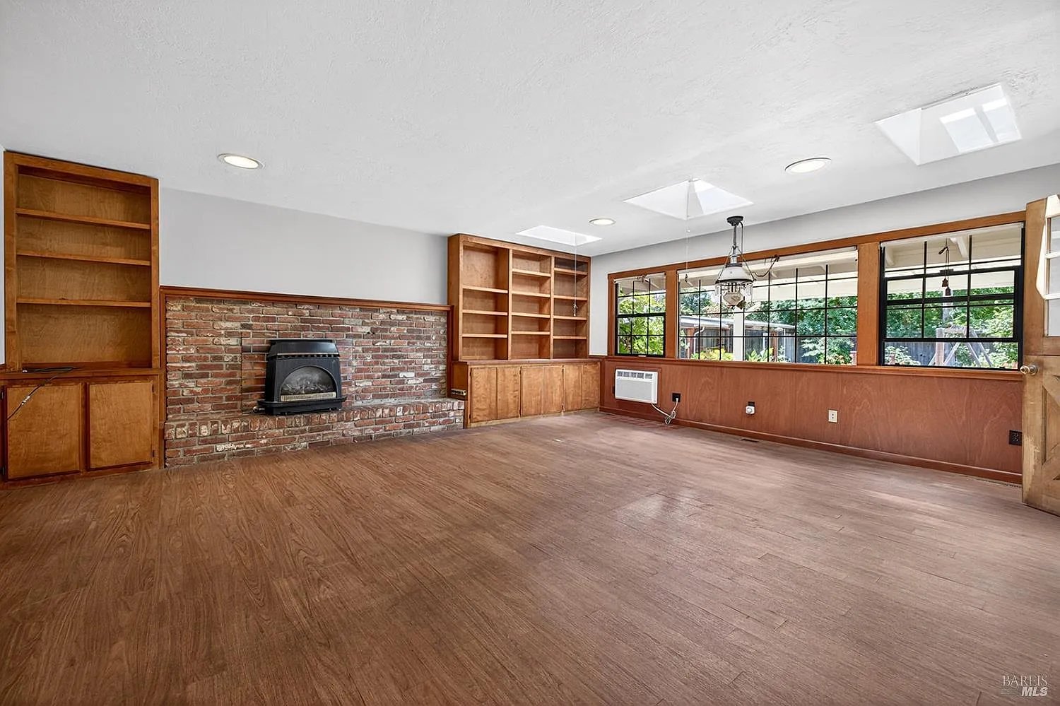 2453 Delevan Way
