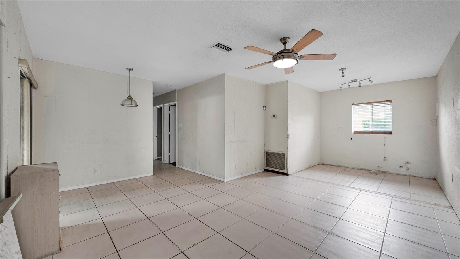 3700 NW 25th St