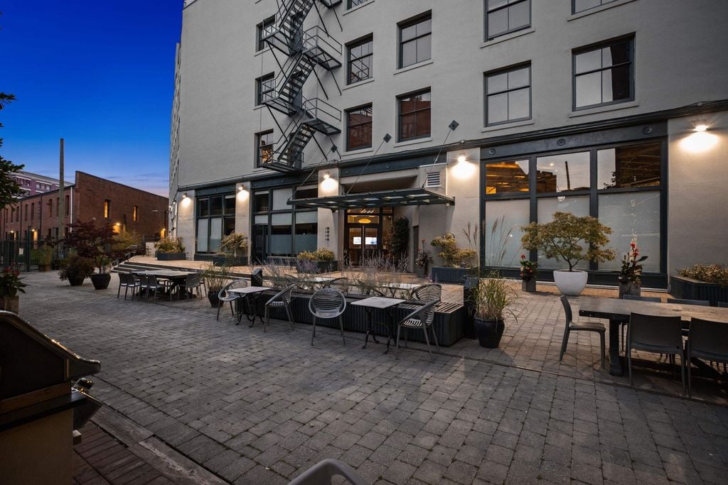 87 E Cordova St