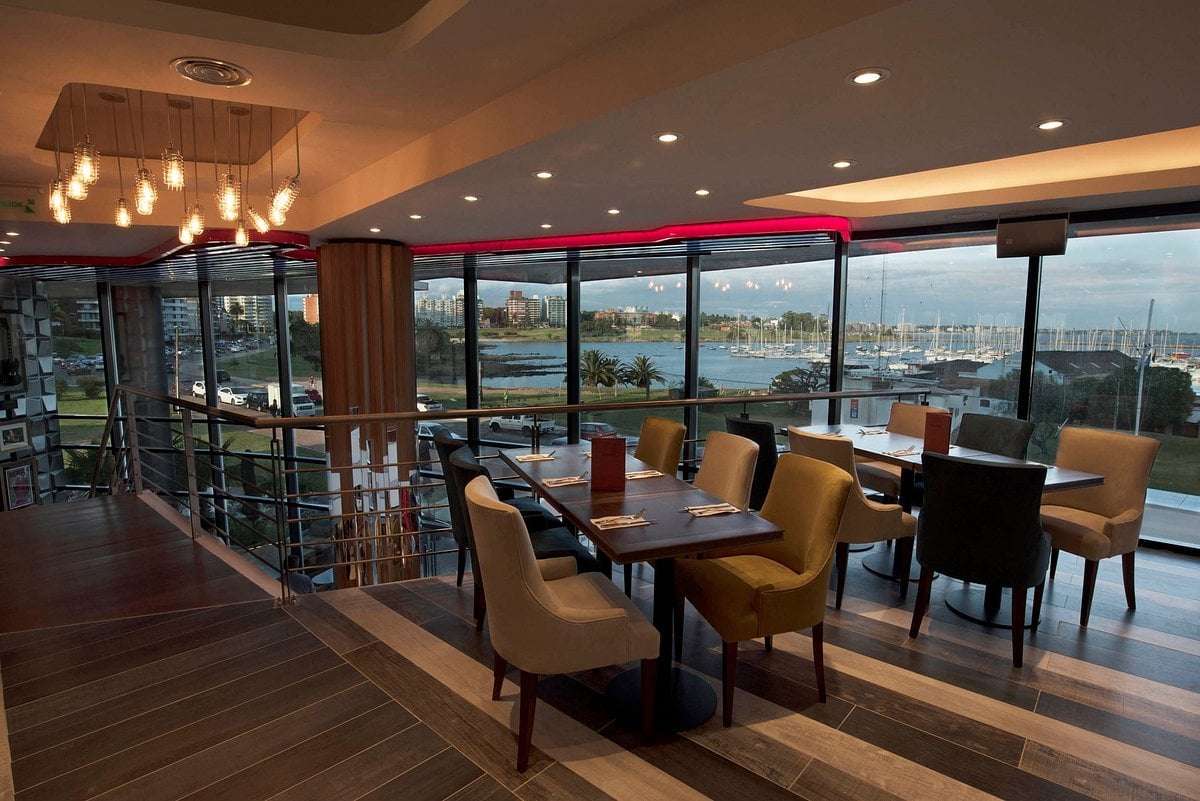 Commercial Real Estate with 10 year lease with Hard Rock Café