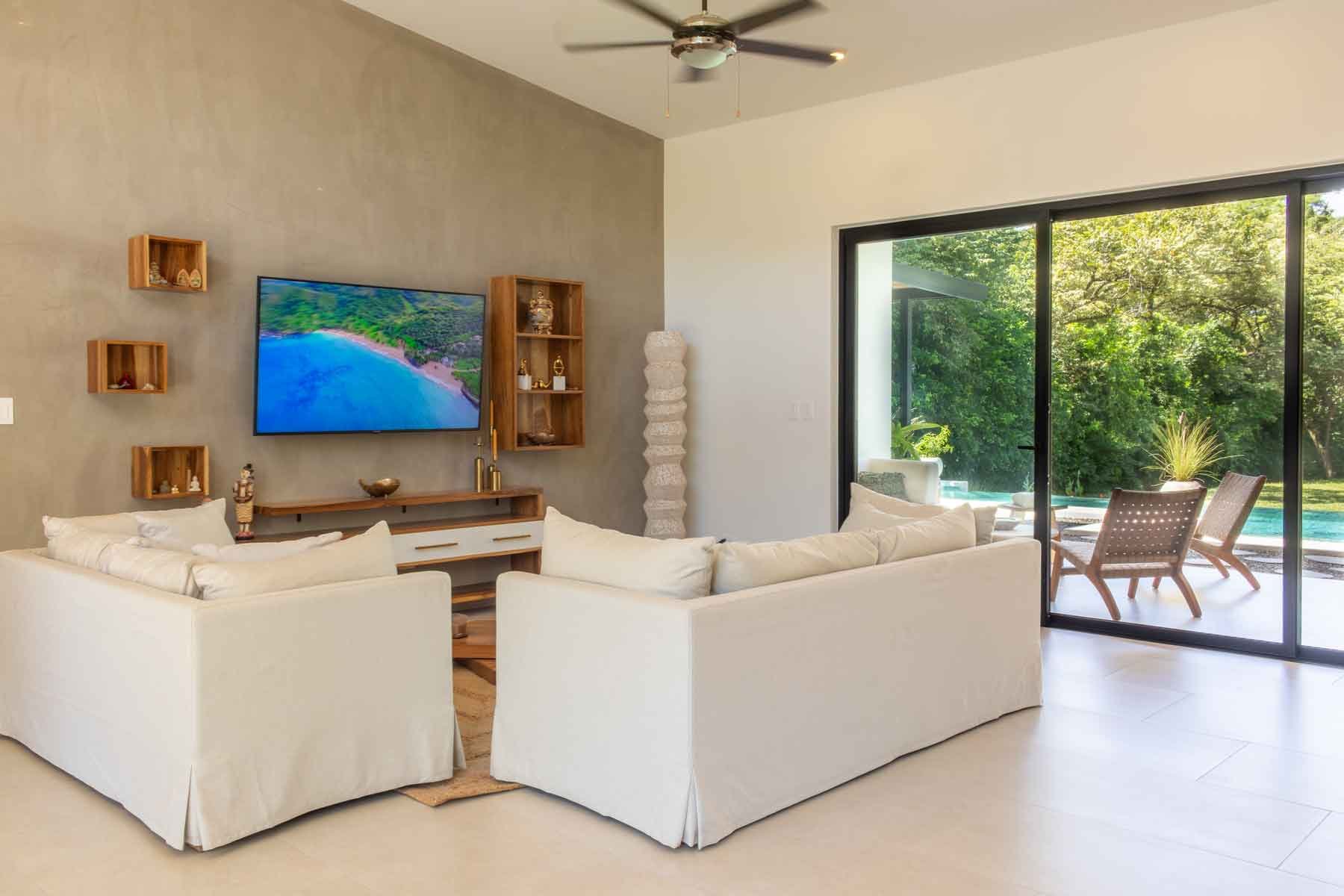 Casa Bromelia Dorada | Stylish 3-Bedroom Home with Pool in Nature-Lovers’ Paradise