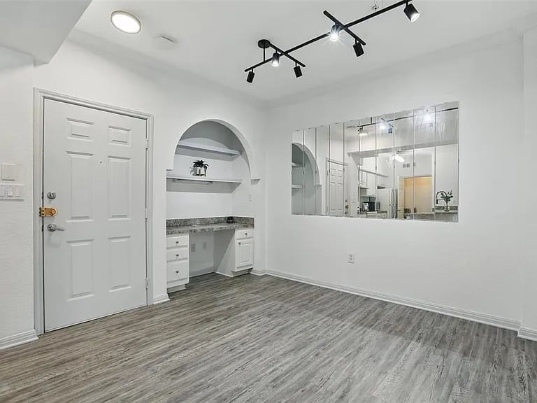 911 N ORANGE AVE #409