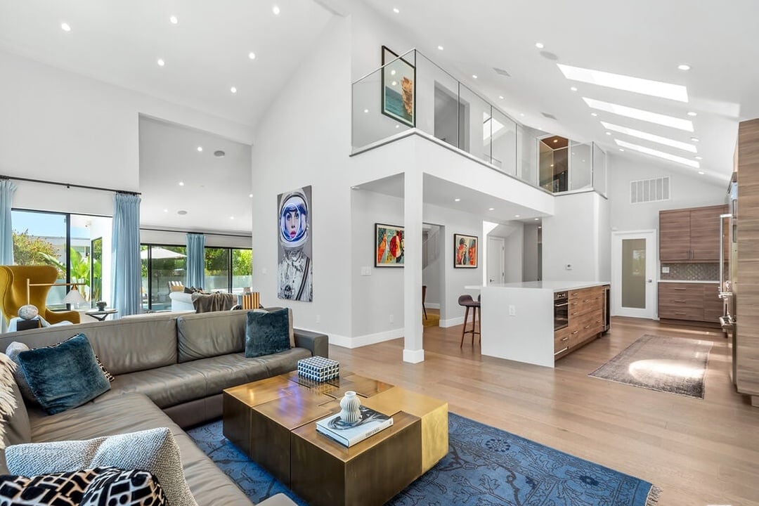 Atlas Manor, Mount Olympus Dr, 90046