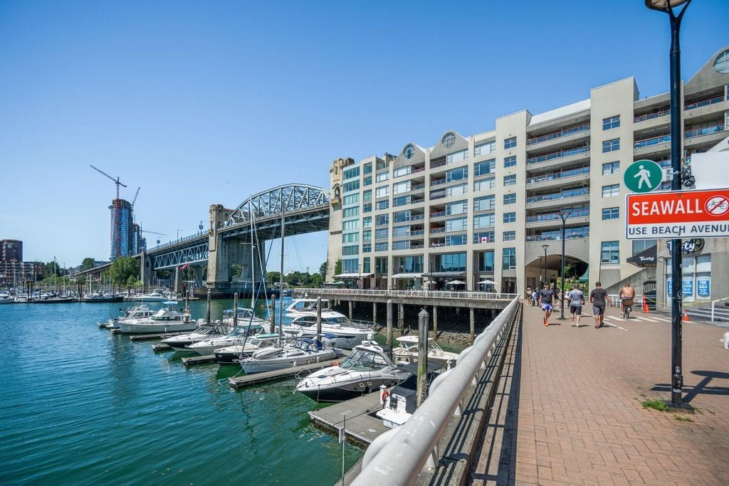 1012 Beach Ave, #301