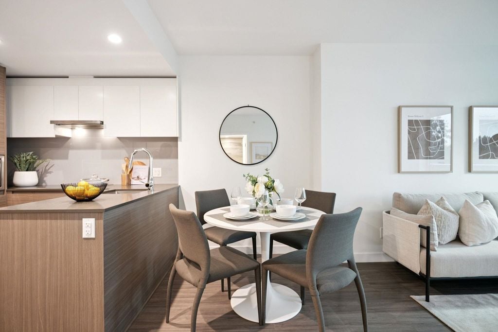 13615 Fraser Hwy, #402