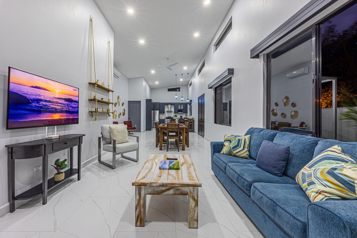 0.12 ACRES – 3 Bedrooms Newly Built Modern Home, With Pool & Privacy, Only 4min to the Beach!!!