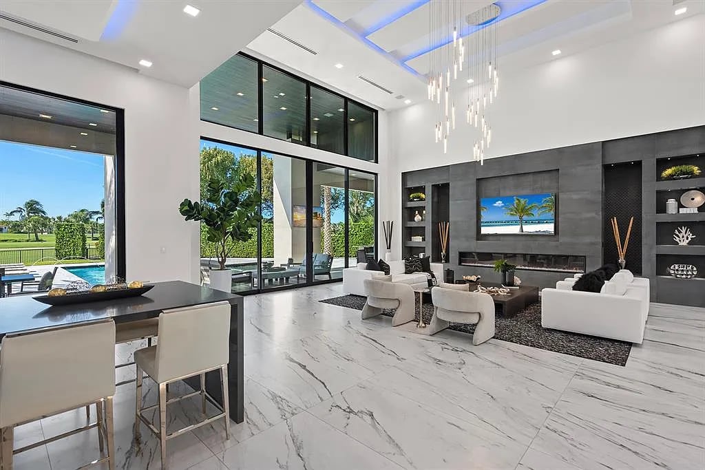 4041 Country Club Ln