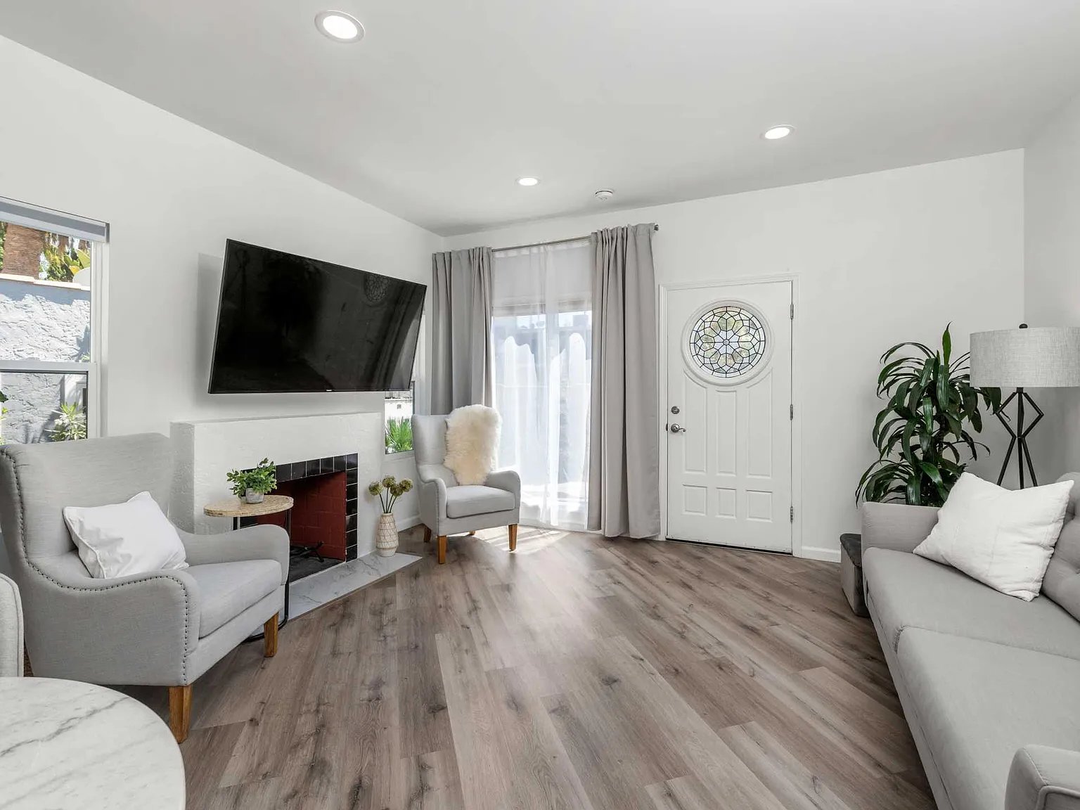 8823 Betty Way, West Hollywood 