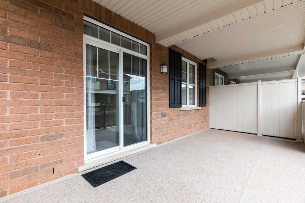 2 bedroom stacked townhouse in Oakville's Uptown Core