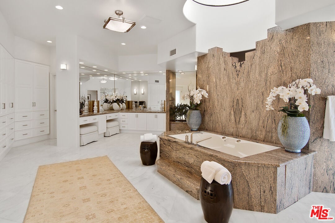 Solis Crest, Broad Beach Rd, 90265