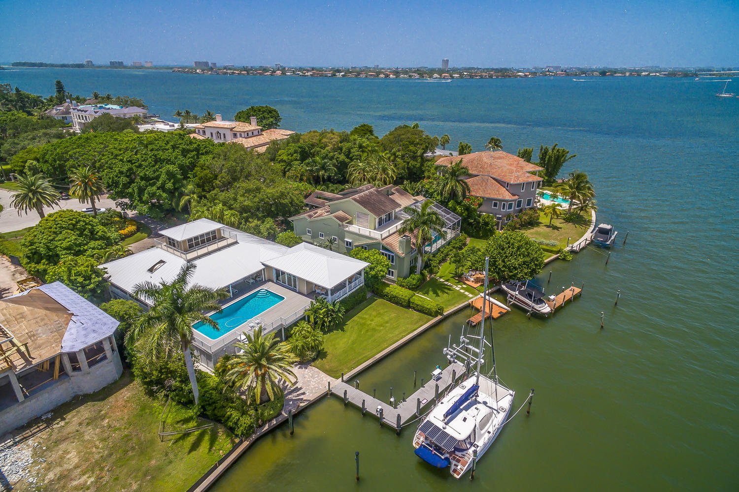 1329 Vista Dr
