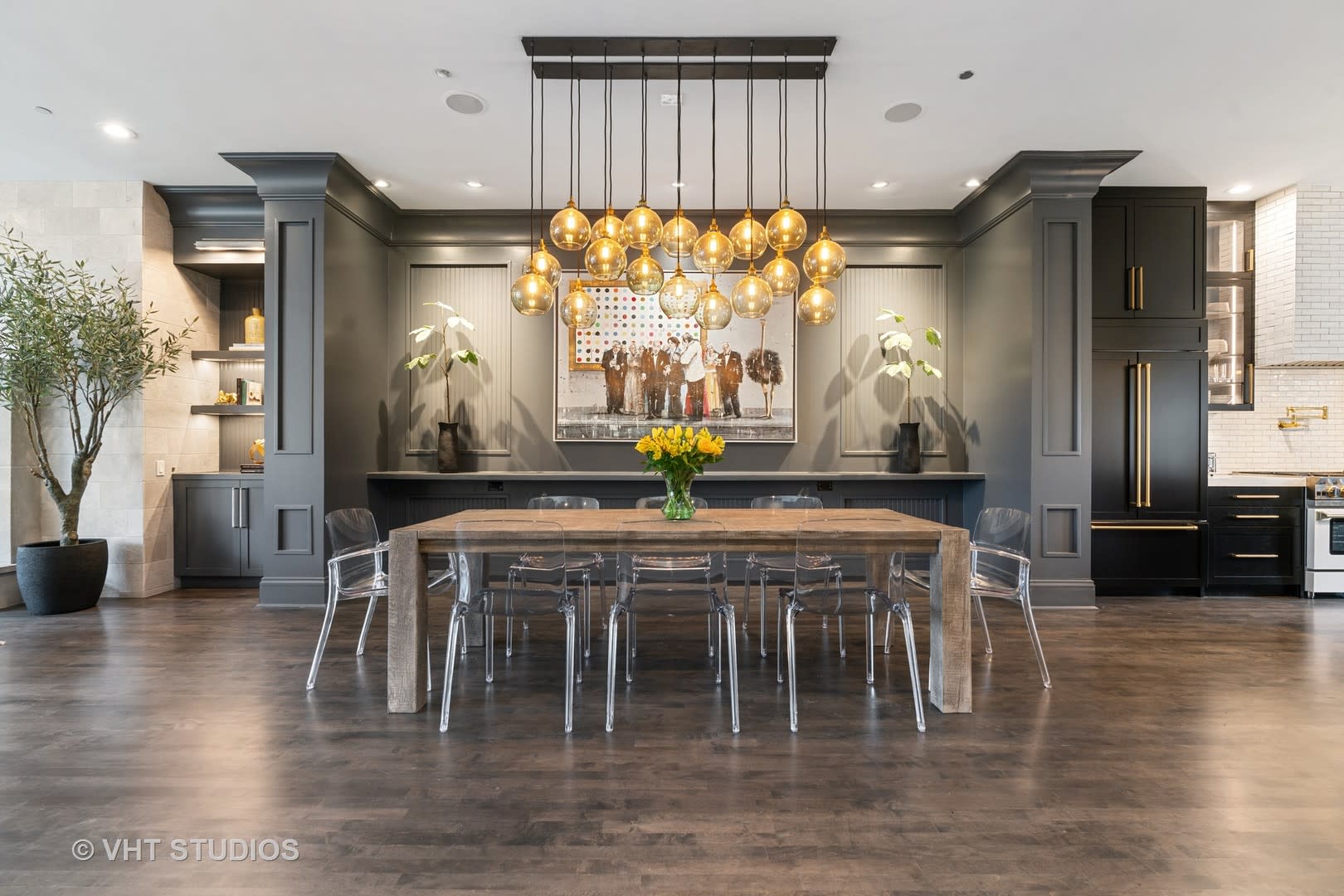 2126 N Lincoln Park West