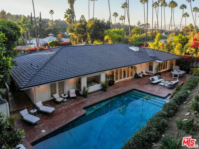 4450 Hayvenhurst Ave