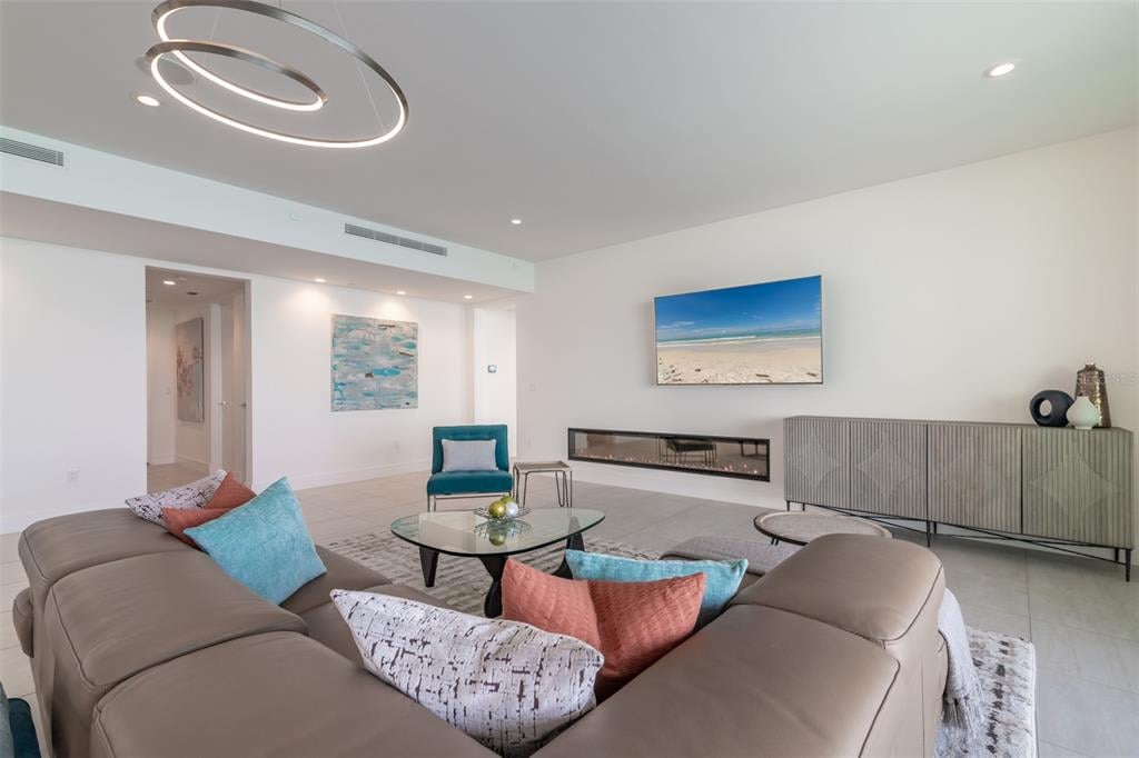 4750 Ocean Blvd, #202