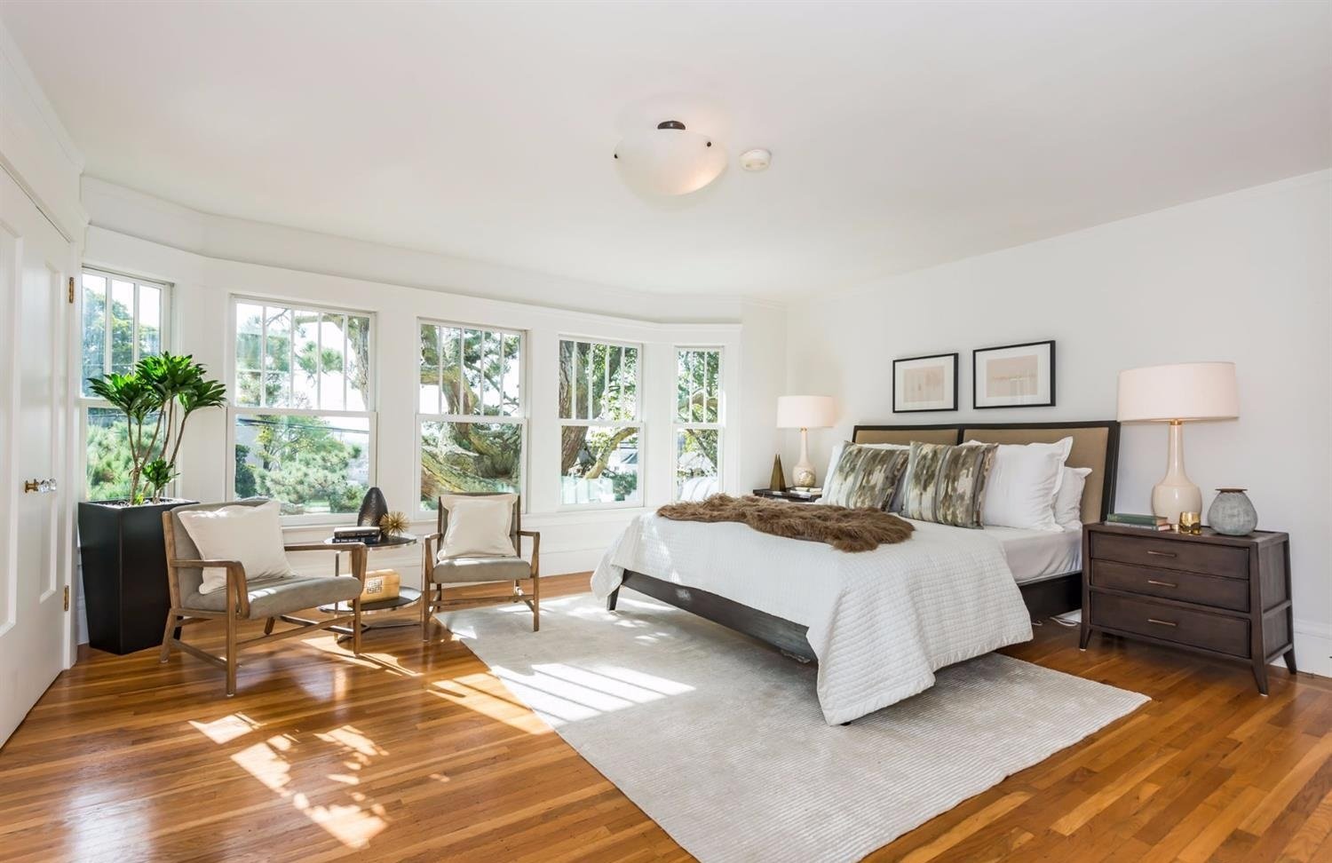 32 Taraval St