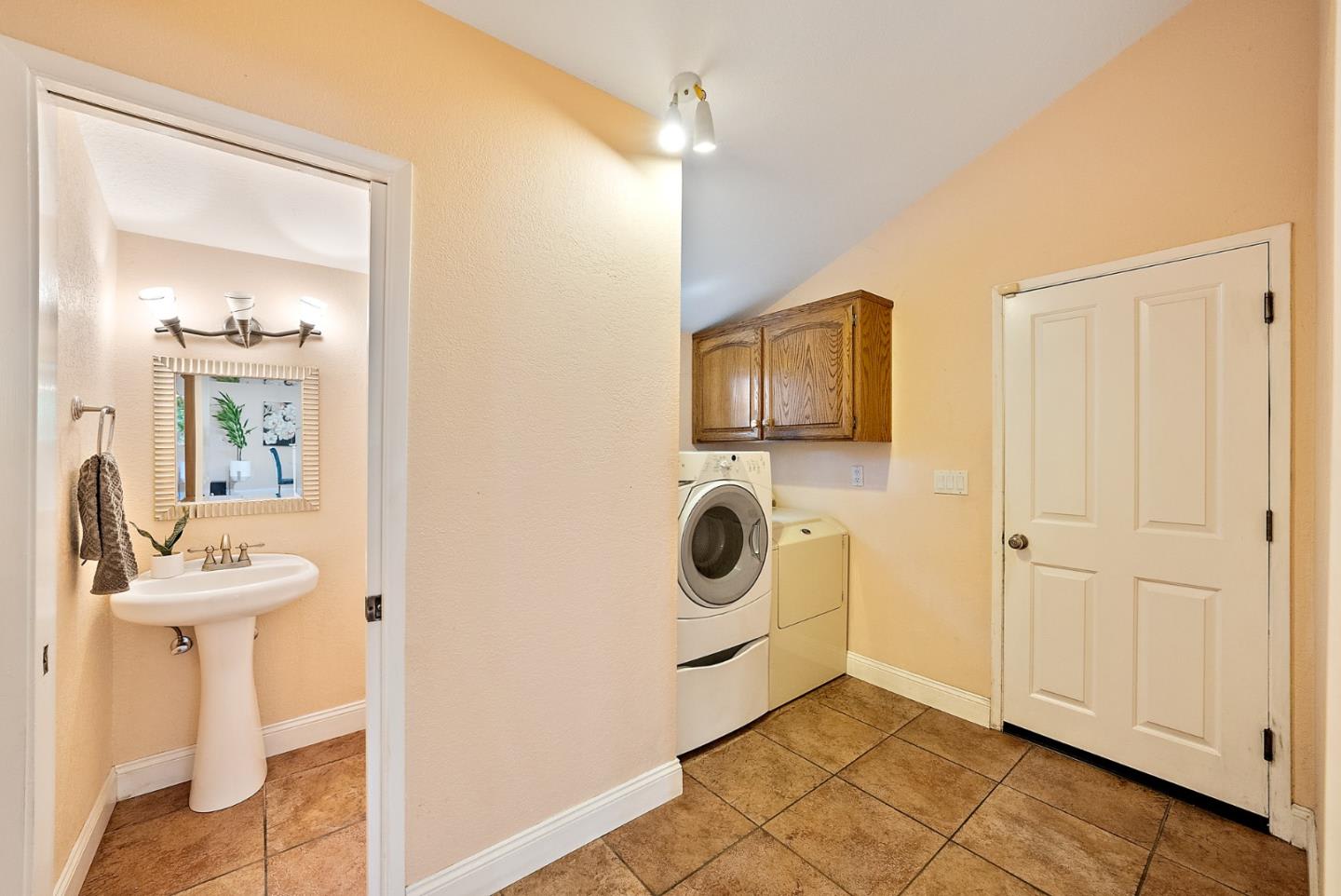 18260 Lakeview Ct Los Gatos, CA 95033