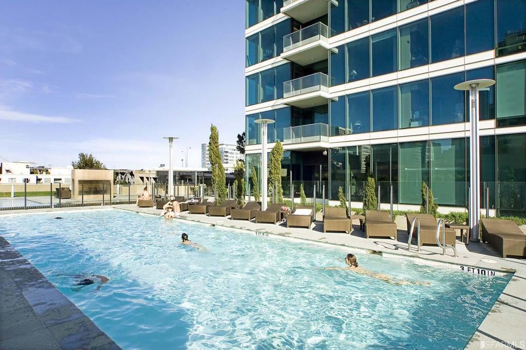 425 1st St #1902 San Francisco, CA 94105