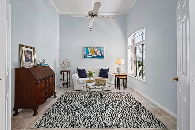 8814 Lakeside Cir