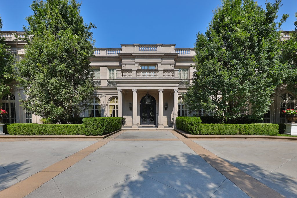 489 Lakeshore Road East