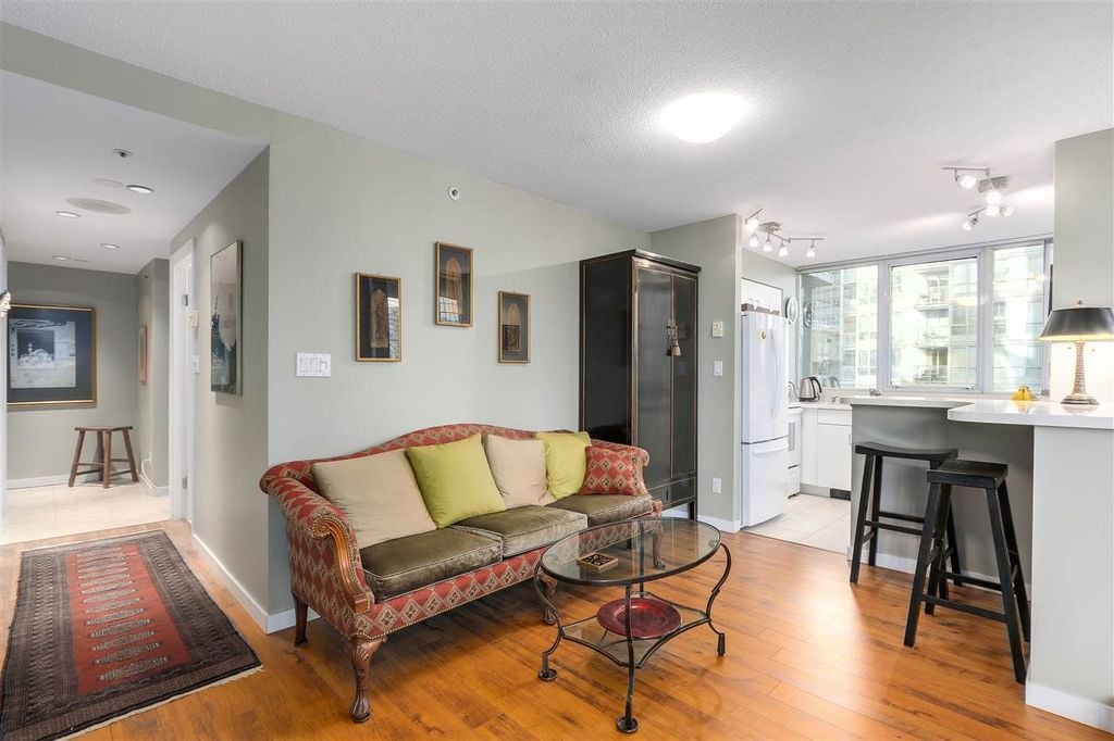555 Jervis St, #705