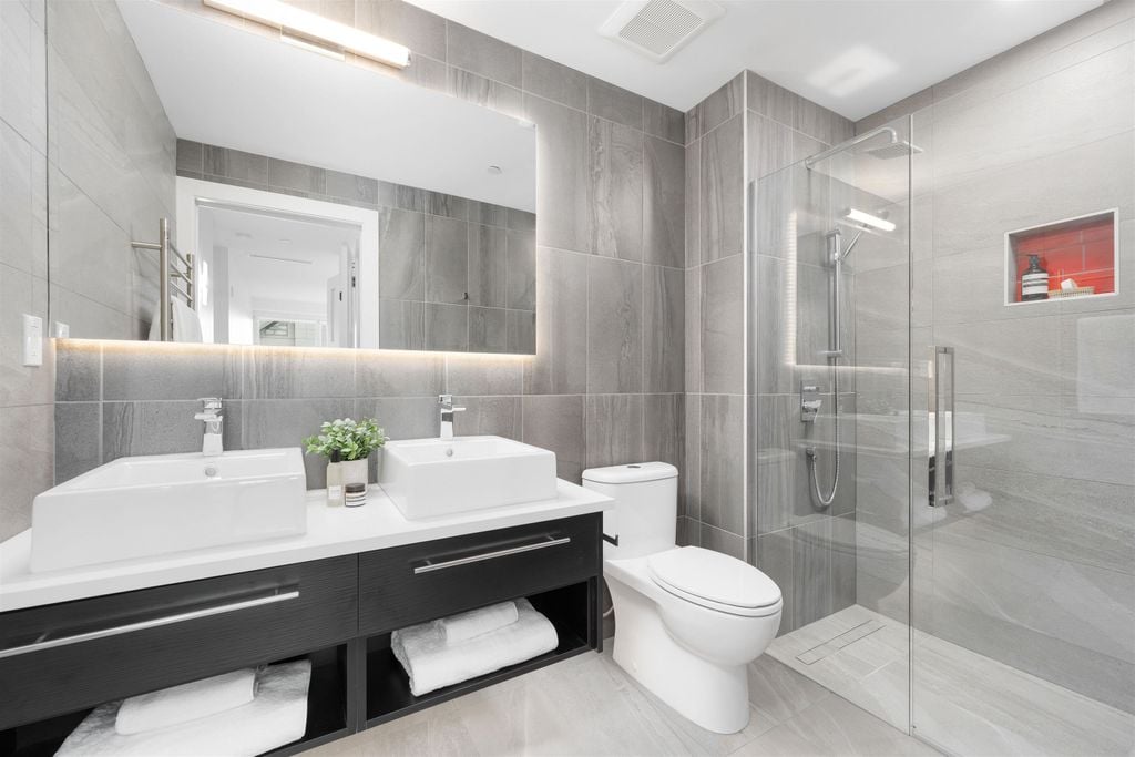 5118 Cambie St, #402