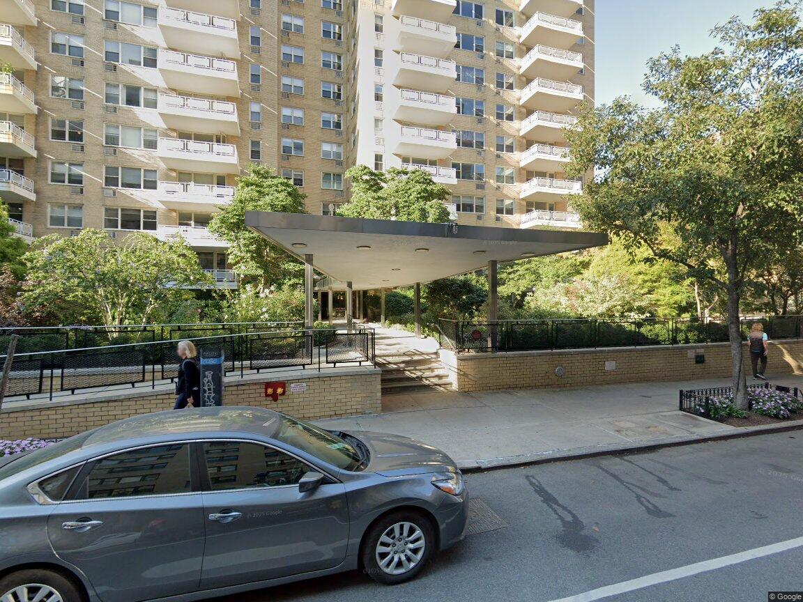 40 East 9th Street Unit: 14L