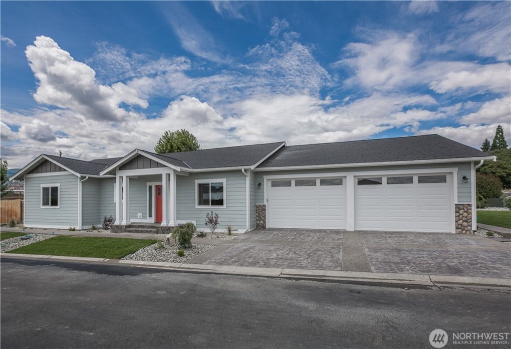 215 Village Dr