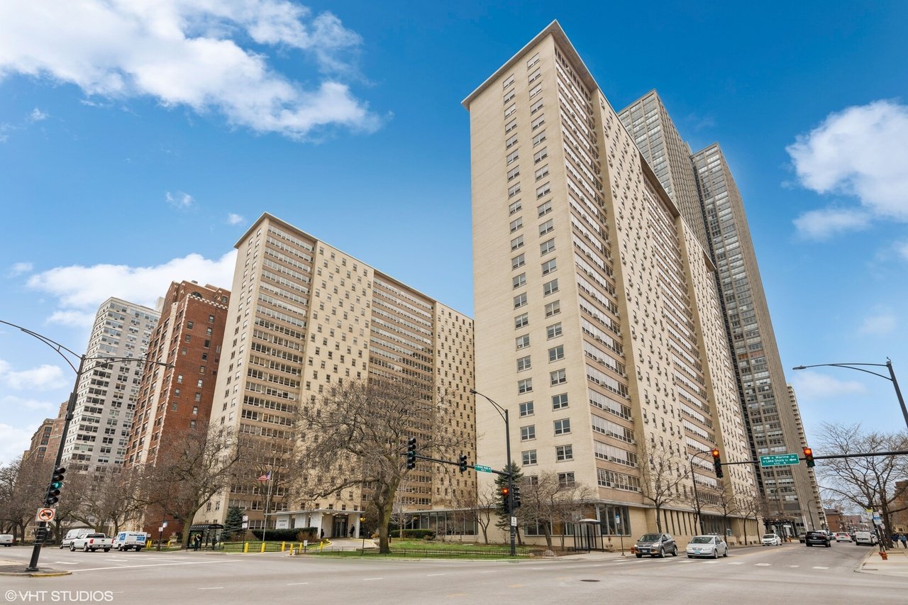 3950 N Lake Shore DR 305