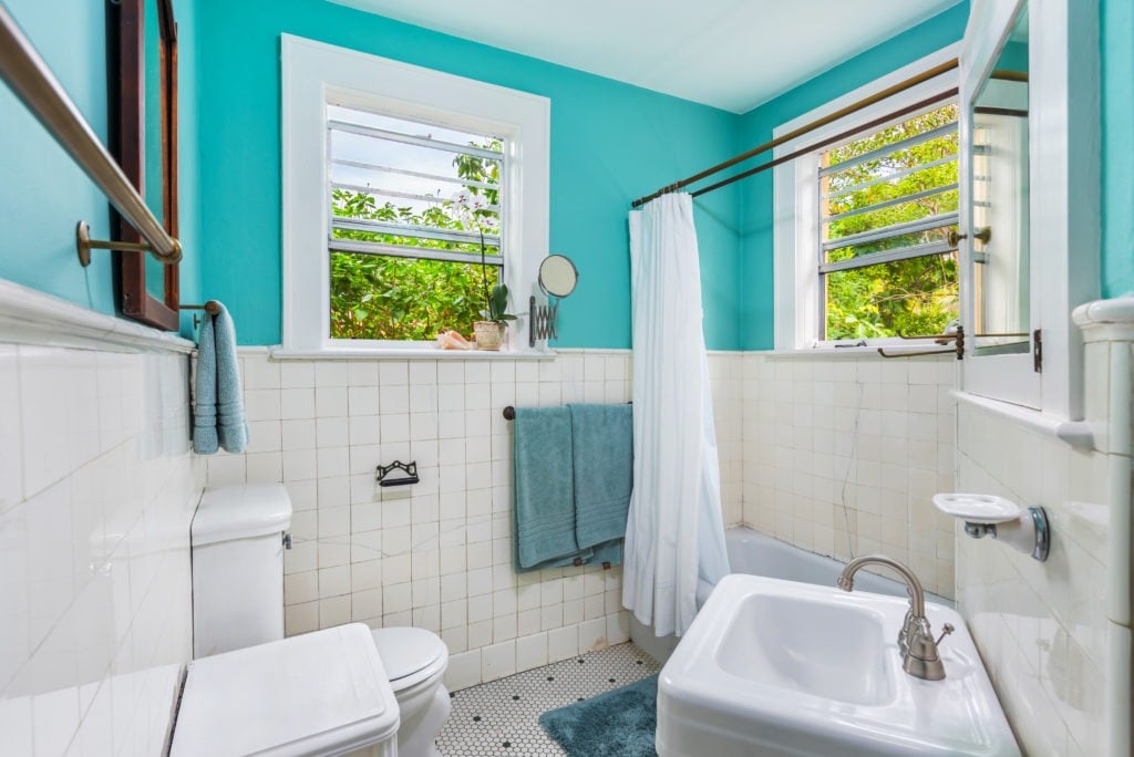 Chic Miami Beach Med-Deco Landmark Sells!