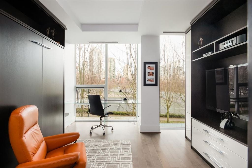 286 Beach Crescent