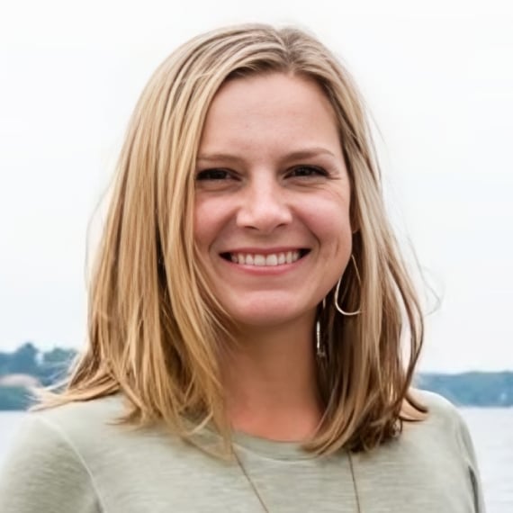 Patty Francis White Bear Lake, MN Real Estate Agent Headshot