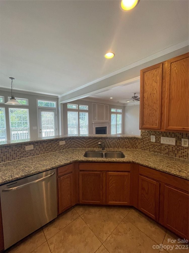 1208 Rockwell View Rd