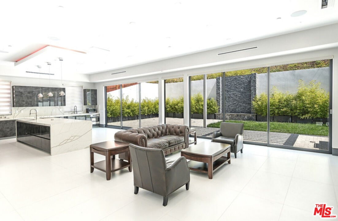 2122 Castle Heights Ave