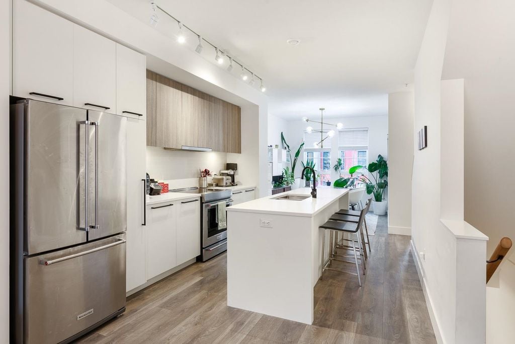1361 Peakside Pl